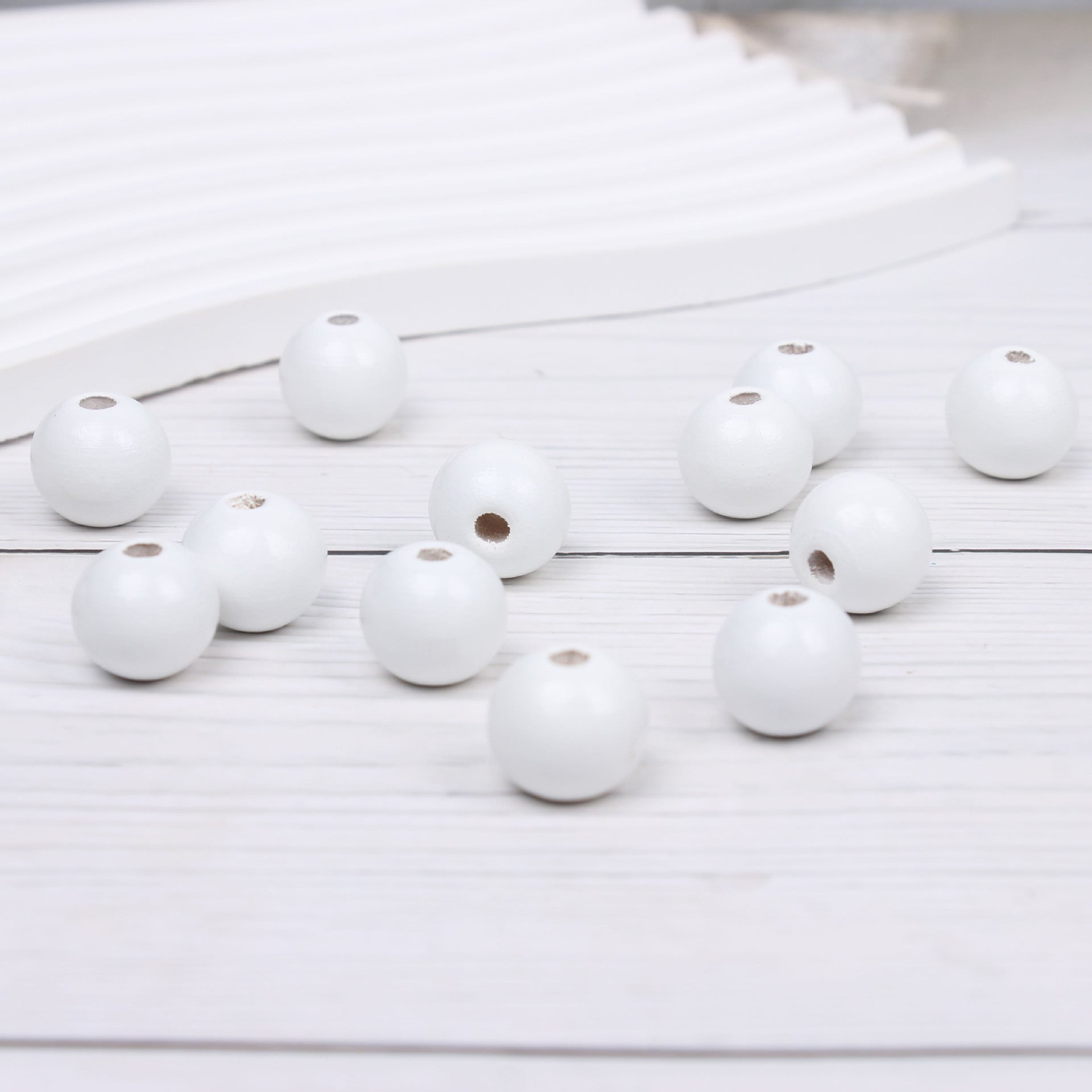 Wholesale 20PCS DIY 20mm Christmas Snowman Scarf Wooden Beads